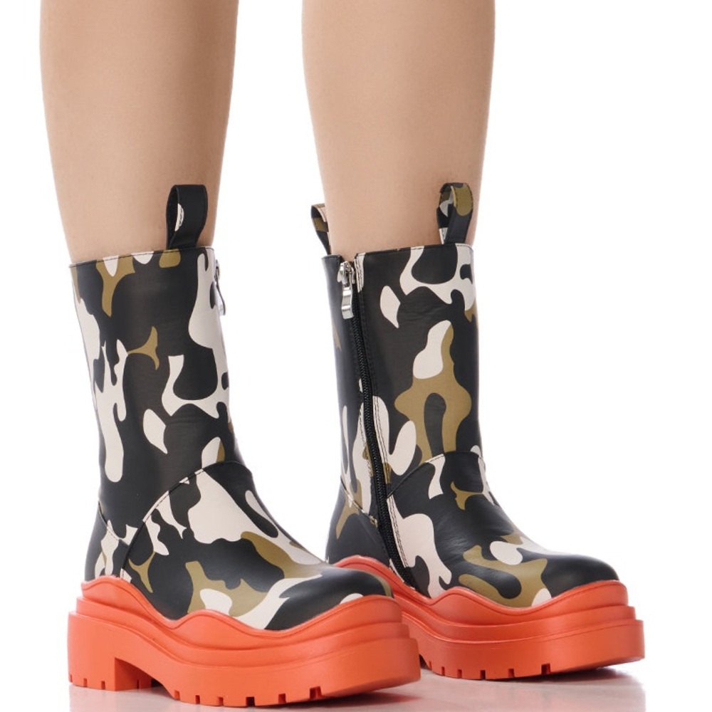 Azalea Wang Camo Platform Combat Boots Orange Lug Sole – Women’s Size 8 NWT